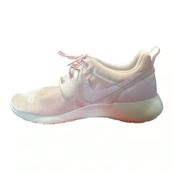 Nike Big Girls Roshe One Velvet Pink Finish Line Size 7 youth - Picture 4 of 9